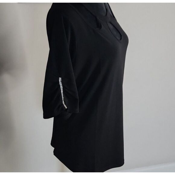 Blouse with Rhinestone Accent – Size 2XL - Picture 4 of 7